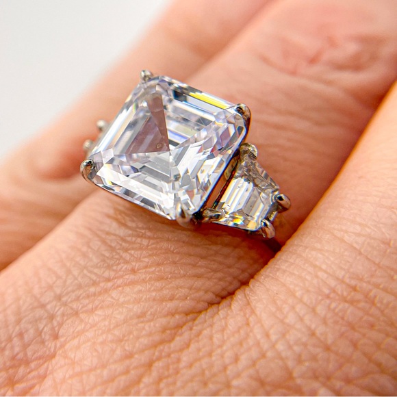 Radiant cut cubic zirconia silver ring. Size 5.5. - Picture 2 of 11